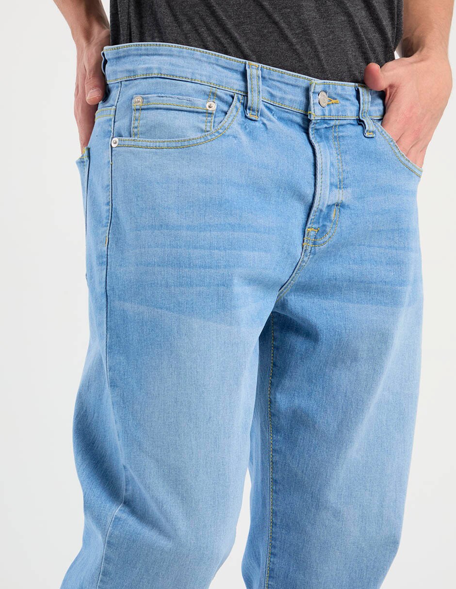 Jeans straight lavado claro para hombre 4