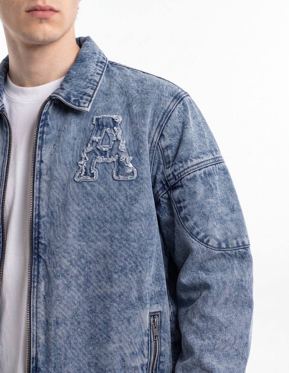 Chamarra denim con bolsa con cierre para hombre 4