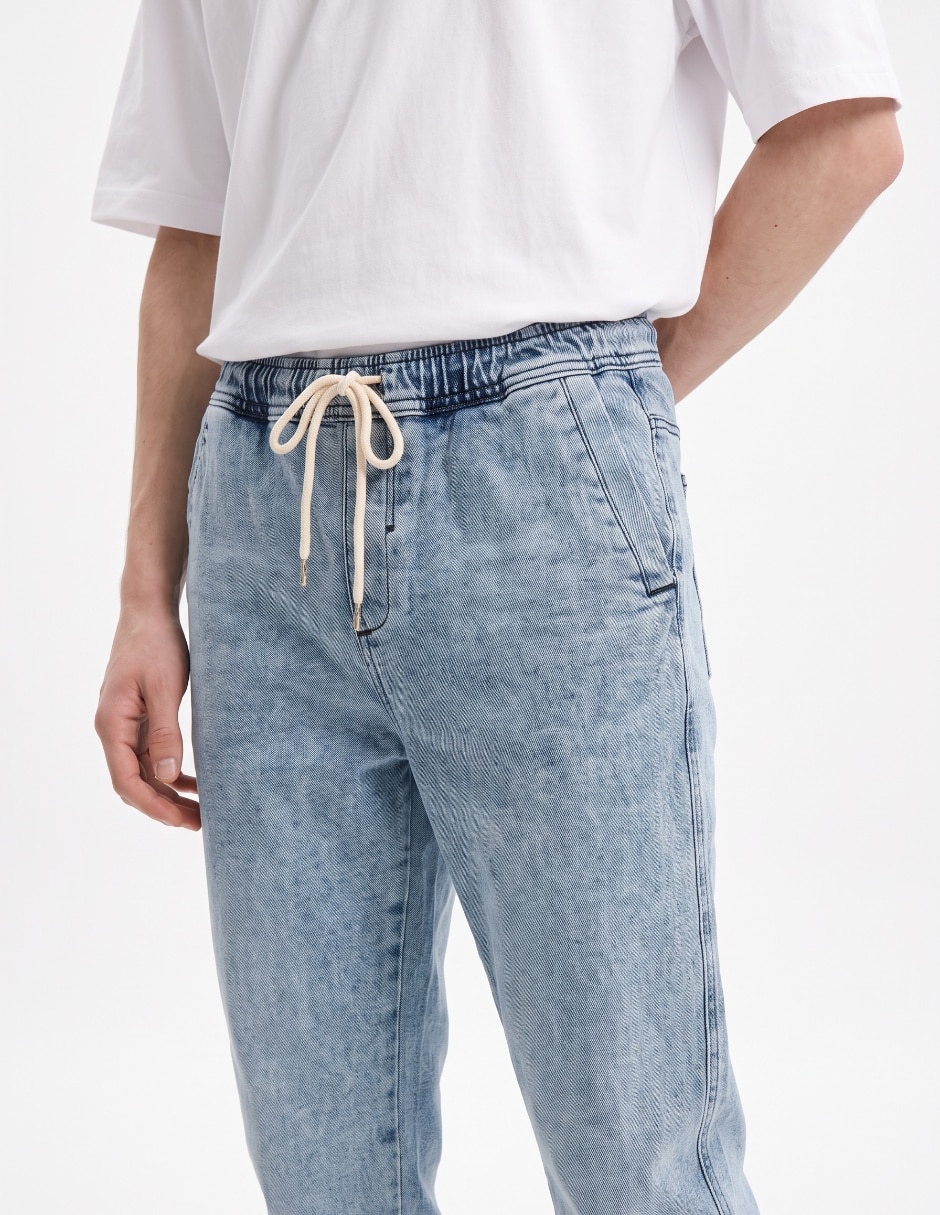 Jeans jogger con bolsillos para hombre 4